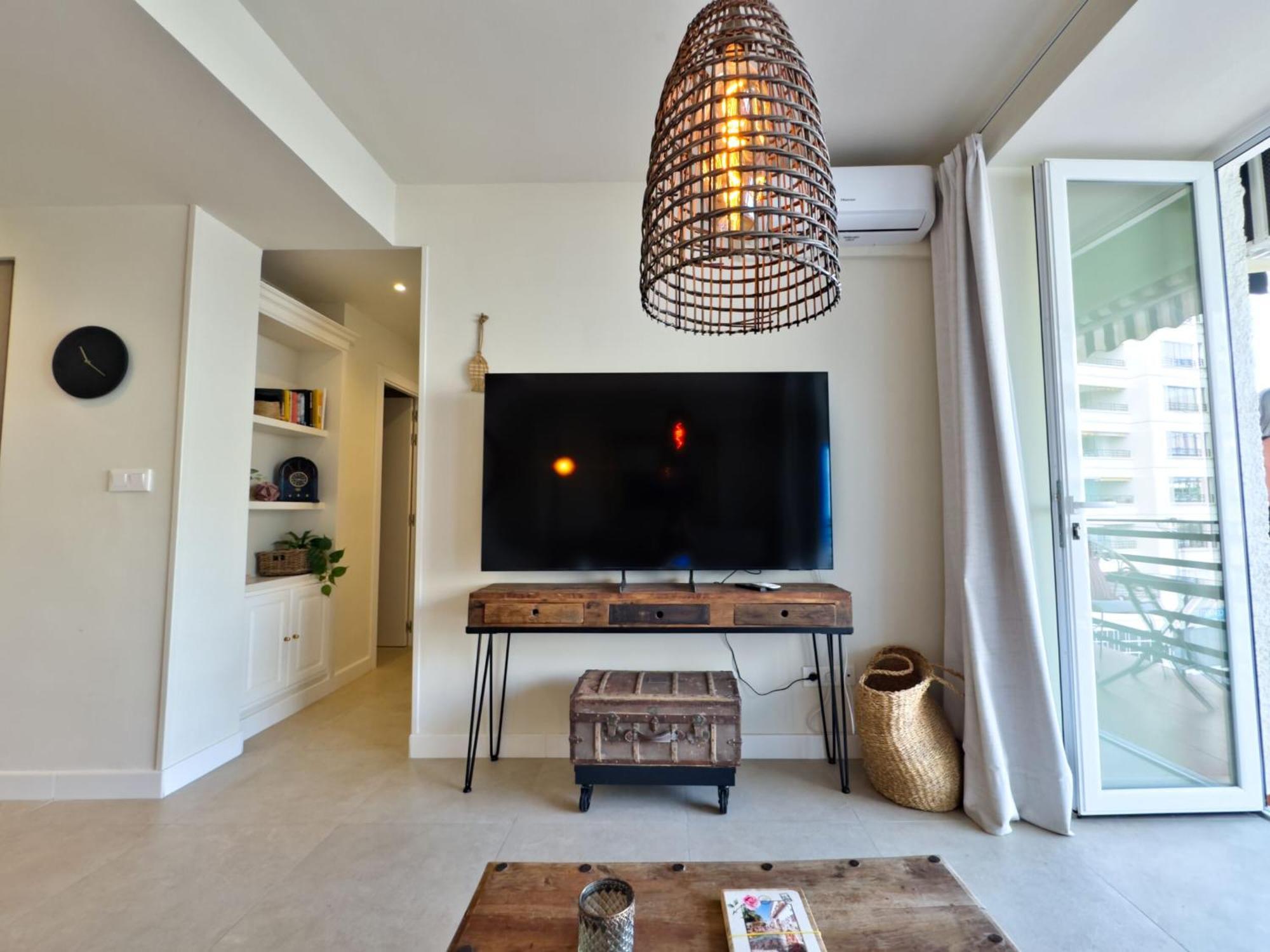 Apartamento Boho Chic Apt, Frontline Sea & Paseo Views *