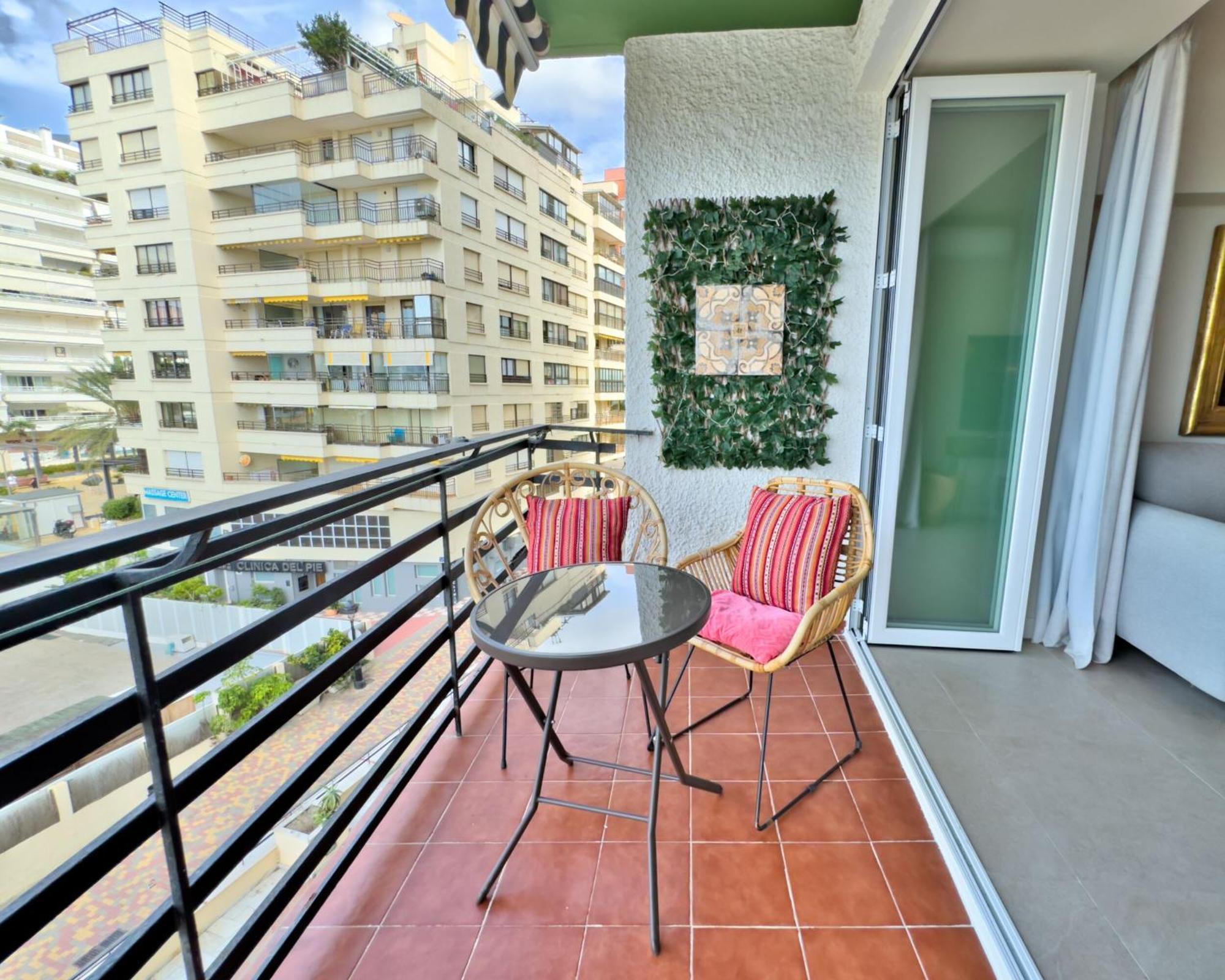 Boho Chic Apt, Frontline Sea & Paseo Views Apartamento Marbella